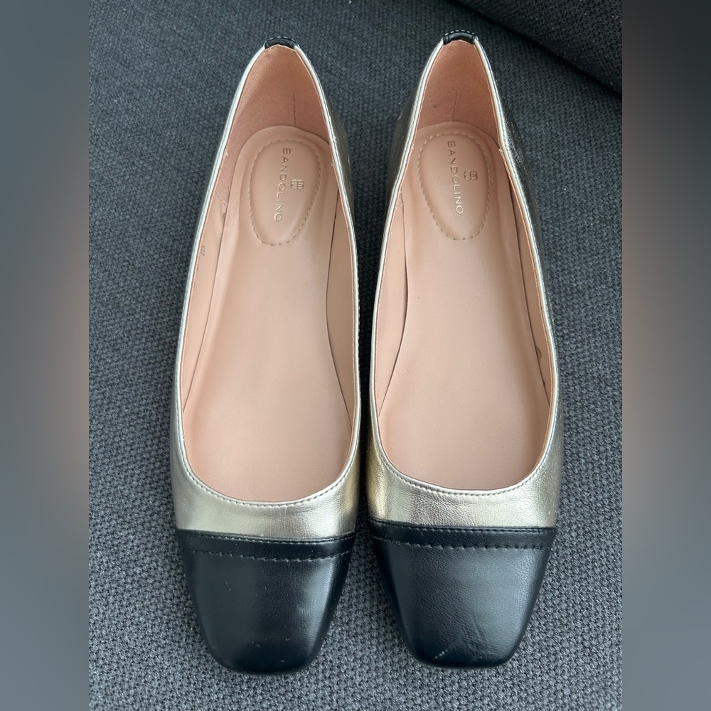 Bandolino Women's Black and Gold Flats size 8.5 Stylish Chic Footwear